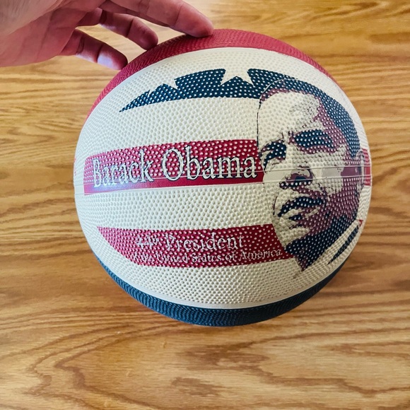 Barack Obama basketball Rare - Picture 4 of 4
